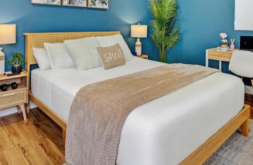 Williams Lake House | Private Studio - 5 Min to DT - Self Check-In - 75 Inch TV