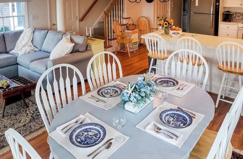 Barnstable House | Private water access & stunning views