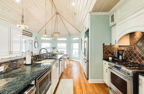 Pirates Beach House | Private West End Home, Dog Friendly, Open Deck & Large Patio - Ready for You!