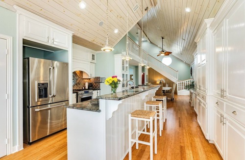Pirates Beach House | Private West End Home, Dog Friendly, Open Deck & Large Patio - Ready for You!