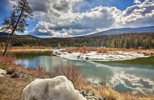 Troy House | Private Yaak River Hideaway with Deck and Mtn Views!