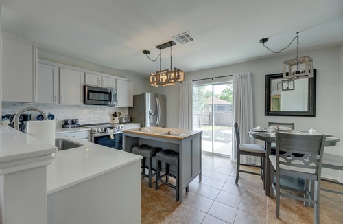 Manor House | Private Yard & Deck! Group-Friendly Haven in Manor