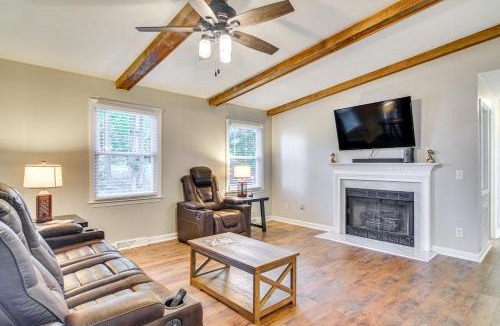 Wallburg House | Private Yard & Deck: High Point Home Base!