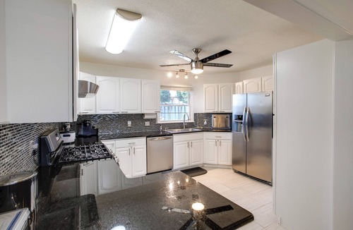 Huntcliff House | Private Yard & Gym: Classic Columbia Home