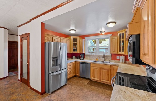 Wallace House | Pulaski Trail Escape/Fully Stocked Kitchen/Sleeps 18 w Off Street Parking