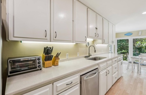 Oceanside House | Pup Friendly, 4BR Sea Pines Home Just 3 Rows from the Ocean!