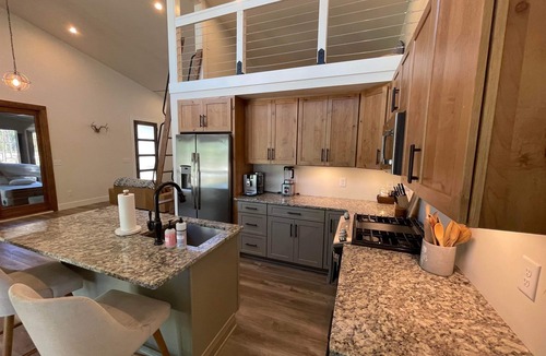 Tracy City Cabin | Pushin' Time Hideaway at The Retreat at Water's Edge