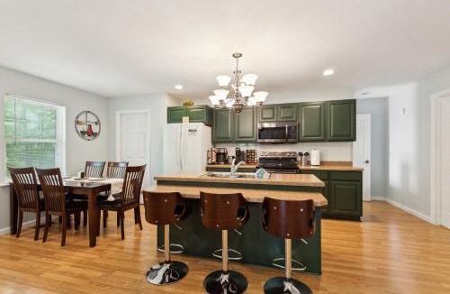 Helmsburg House | Puzzle Peak cottage