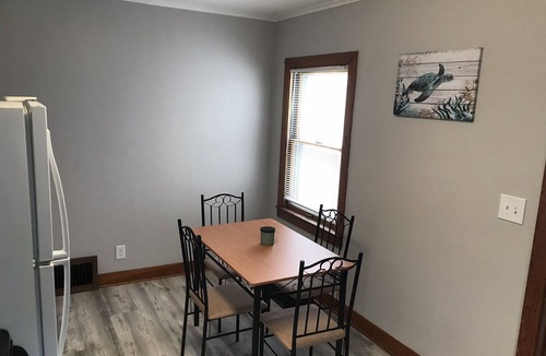 Port Clinton House | QUAINT 2BR LAKE COTTAGE 1 MINUTE WALK TO JET EXPRESS AND RESTAURANTS