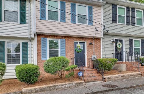 Summerville House | Quaint Augusta Townhome: 3 Mi to the Masters!