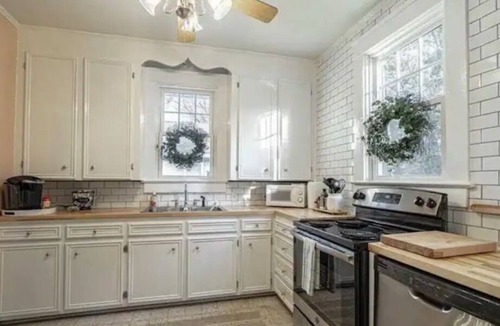 Florence House | Quaint Bungalow in Historic Downtown Florence