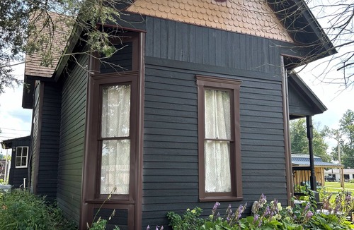 Marshall House | Quaint century-old home just minutes from Turkey Run & Shades State Park w Sauna