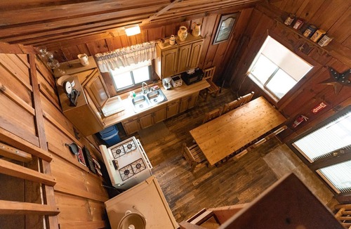 Primrose Cabin | Quaint, cozy vacation cabin with hot tub near Natural Bridge State Park