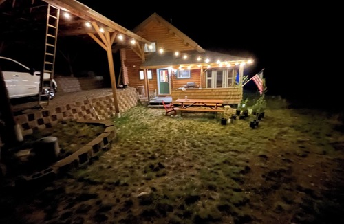 Cameron Cabin | Quaint Flyfishing cabin with WiFi near West Yellowstone