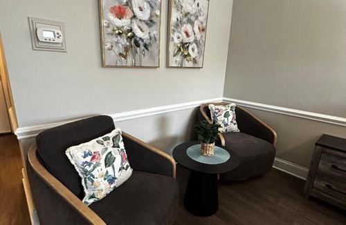 Sheffield Park Apartment | Quaint Mins to Atrium Health & Panthers Stadium