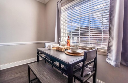 Sheffield Park Apartment | Quaint Mins to Atrium Health & Panthers Stadium