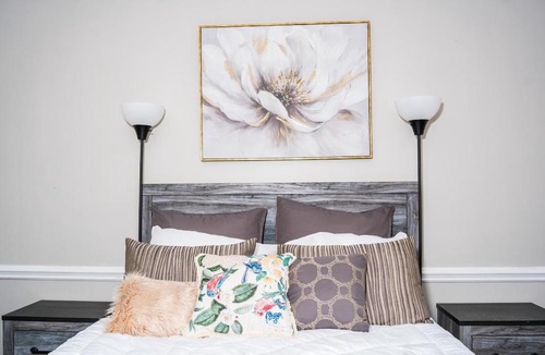 Sheffield Park Apartment | Quaint Mins to Atrium Health & Panthers Stadium
