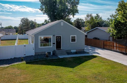 Central - Terry House | Quaint new renovation perfect for your large group