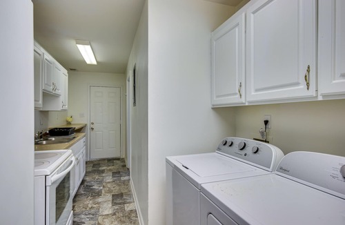 Orangeburg House | Quaint Orangeburg Townhome Near Hospitals & Campus