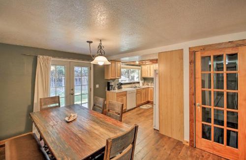 Priest River House | Quaint Priest Lake Cabin with Patio Less Than 1 Mi to Lake!