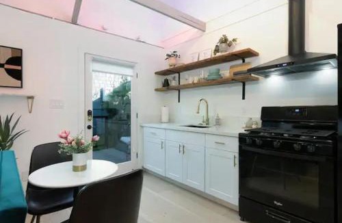 Little Italy House | Quaint Studio for 2 in the Heart of Little Italy