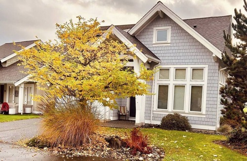 Regional District of Nanaimo House | Qualicum West Coast Cottage