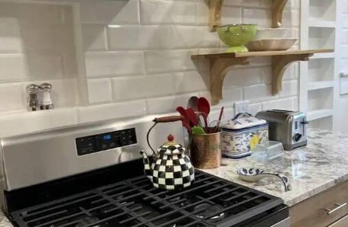 Cheyenne Apartment | Quality and Detail: 3 Blks Med Center & Downtown