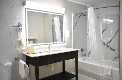 Manning Hotel | Quality Inn Manning I-95