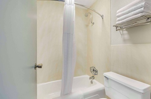 Santee Hotel | Quality Inn & Suites Santee I-95