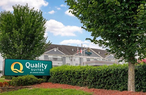 Pineville Hotel | Quality Suites Pineville - Charlotte
