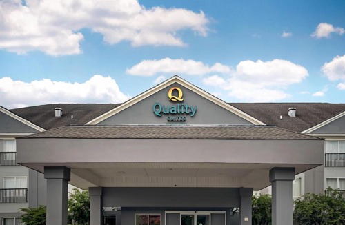 Pineville Hotel | Quality Suites Pineville - Charlotte