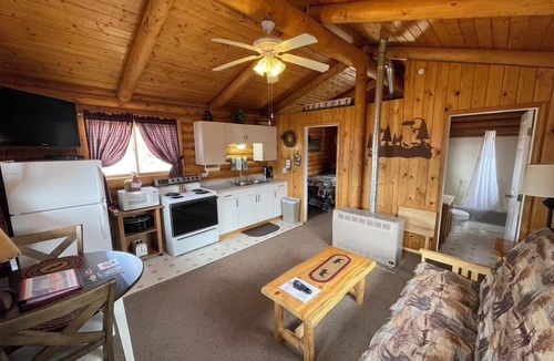 Melrose Cabin | Queen Cabin #10 - Montana Mountain Views