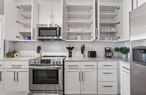 Second Ward Apartment | Queen City Breeze - Free Parking, Pool, Walkable