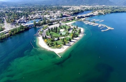 Ponderay House | Queen Room with Recliner at FairBridge Inn & Suites Sandpoint