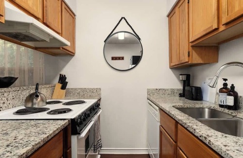 West Campus Apartment | Quiet 2BR Near UT - Just 6 Min to Downtown