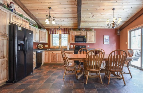 Lead Cabin | Quiet and Private Paradise Close to Highway, ATV and Snowmobile Trails!