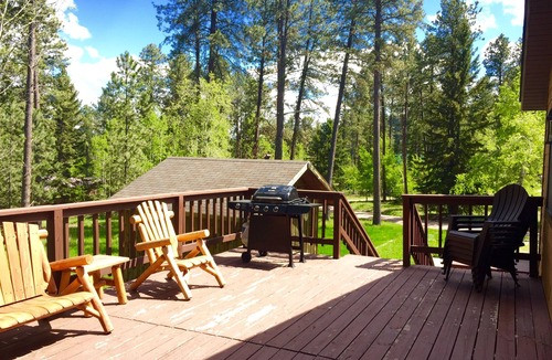 Lead Cabin | Quiet and Private Paradise Close to Highway, ATV and Snowmobile Trails!