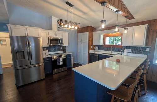 Lake Waccamaw House | Quiet, comfortable 2BD, 2BA waterfront/lakefront house with AC in Lake Waccamaw