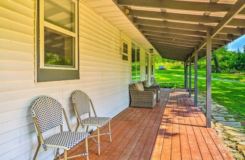 Squires House | Quiet Country Home in Ava with Chic Interior!