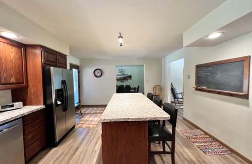 New Castle House | Quiet country setting with walking trails and small lake