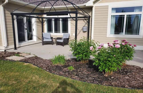Moorhead House | Quiet cul-de-sac home with golf course views
