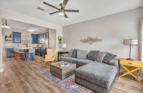 Greater East End House | Quiet East River Retreat 2BR + Office Yard Near Downtown