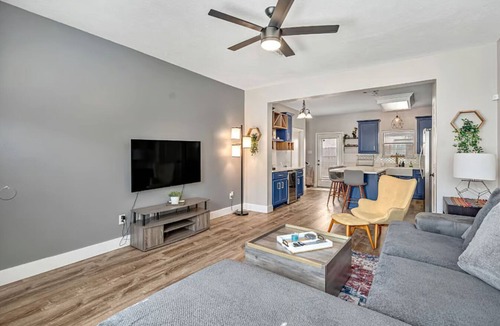Greater East End House | Quiet East River Retreat 2BR + Office Yard Near Downtown