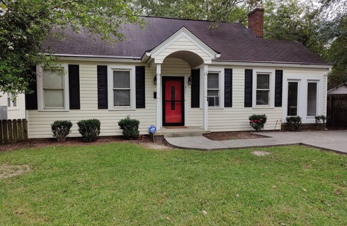 Rosewood House | Quiet family home located close to everything that Columbia has to offer.
