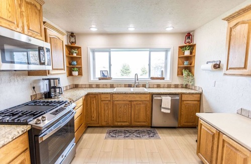 Ashton Other | Quiet Farmhouse centrally located between Yellowstone and Jackson Hole and more