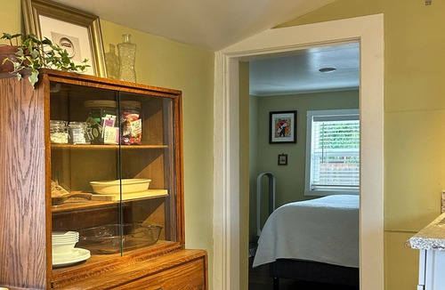 Riverfront Apartment | Quiet 'Hip Strip' Apartment at the Pink House