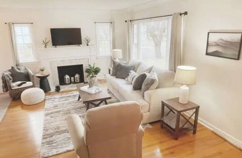 Billings House | Quiet & Minutes to Both Hospitals, Airport, Downtown, & Colleges