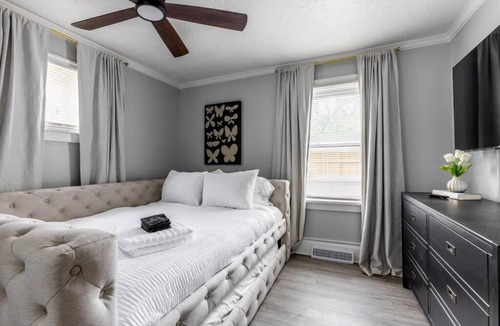 Parma House | Quiet Modern Home w/Hot Tub!