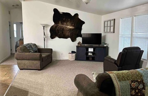 Bruneau House | Quiet neighborhood in Bruneau, 3 bedroom, handicap acessible, wifi and AC