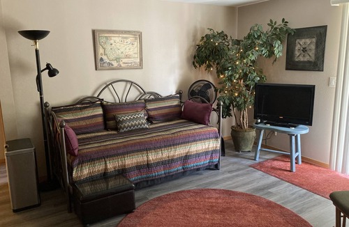 Helena Condo | Quiet place close to downtown/Capitol with trails nearby-charming neighborhood